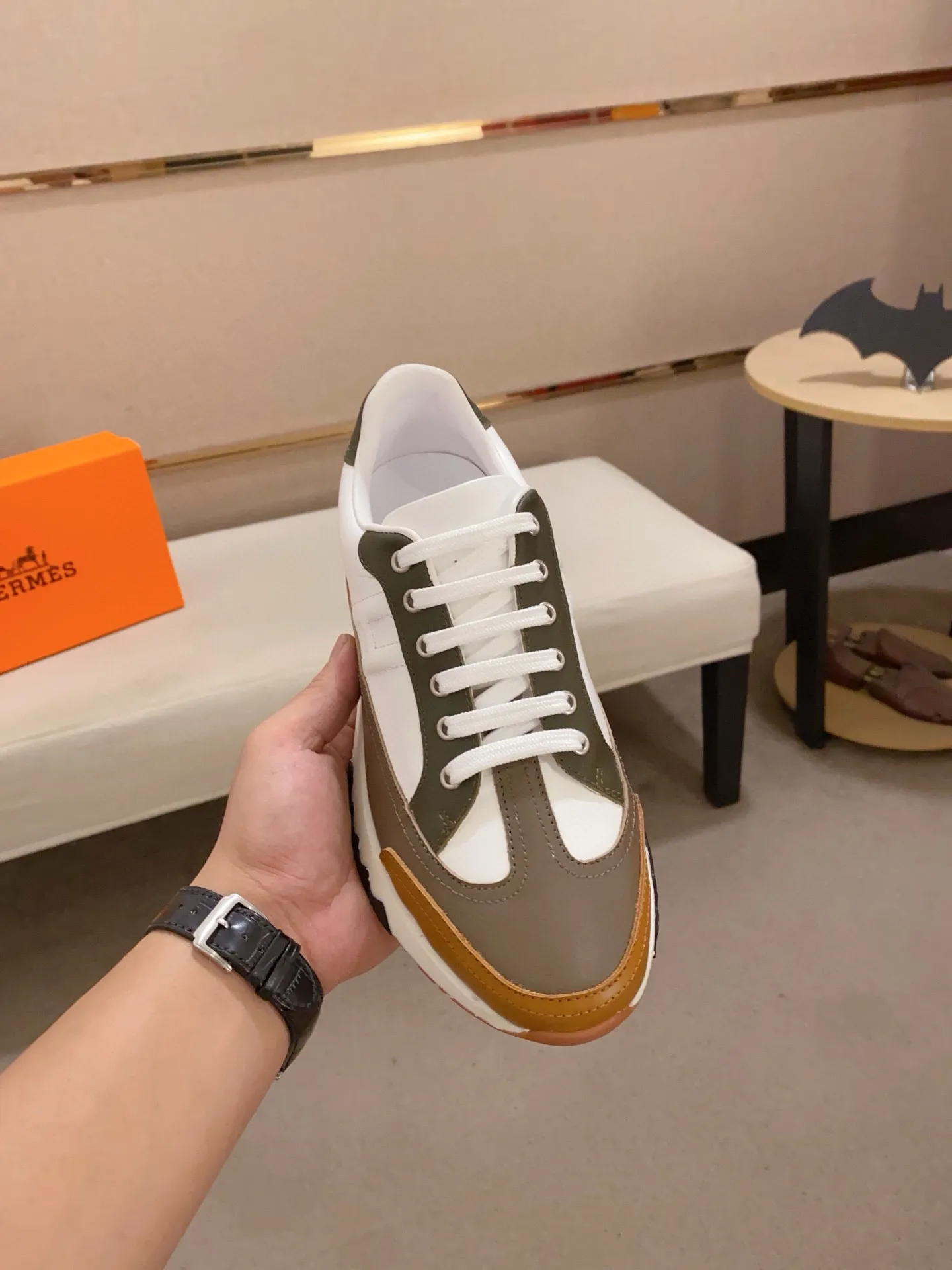 Ex-factory price: 500💰《HERMES》【Classic Original Version】Hermès; Top 🔝 Purchasing Agency 🔍🔍Men's latest 🇺🇸 counters are sold simultaneously, original imported from Italy ▲▲First-layer cowhide ▲▲ (high-end, extravagance and class) times) Exquisite workmanship (Italian 🇮🇹Imported water-dyed 🐂cowhide lining) sole: Original sole provided by the original factory, ⚠️exclusive double-layer activity·TPR·rubber·combined molded outsole; super comfortable·wear-resistant·non-slip·environmental protection The real thing is more beautiful if you take the real thing (high quality, follow the order), you can enter and exit the counter at will * Number of yards: 38·39·40·41·42·43·44# (can be customized 45.)